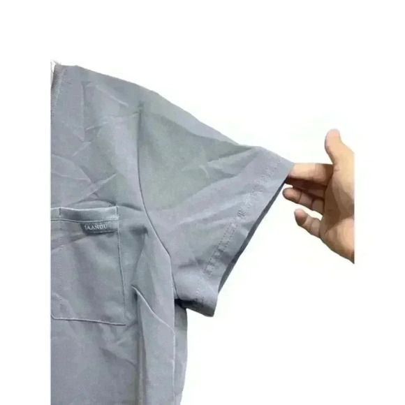 Jaanuu‎ Women's 2-Pocket Tuck-in Scrub Top - Picture 4 of 9